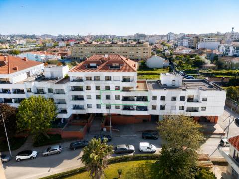 Apartamento T3+1 com Terraço (T4) - V. N. de Gaia  - Metro