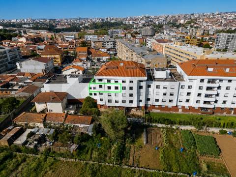 Apartamento T3+1 com Terraço (T4) - V. N. de Gaia  - Metro