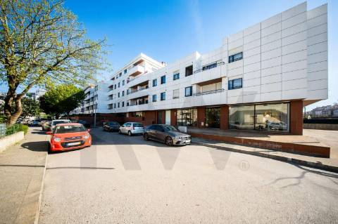 Apartamento T3+1 com Terraço (T4) - V. N. de Gaia  - Metro