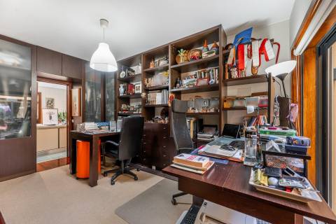 MORADIA T5 COM 3 SUITES - JARDIM E GARAGEM FECHADA — ALTO DA BOA NOVA - LEÇA DA PALMEIRA