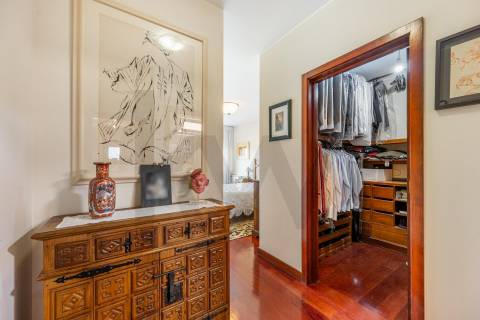 MORADIA T5 COM 3 SUITES - JARDIM E GARAGEM FECHADA — ALTO DA BOA NOVA - LEÇA DA PALMEIRA