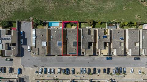MORADIA T5 COM 3 SUITES - JARDIM E GARAGEM FECHADA — ALTO DA BOA NOVA - LEÇA DA PALMEIRA