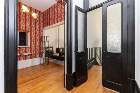 Moradia T3+1 renovada com jardim no Bonfim, Porto 