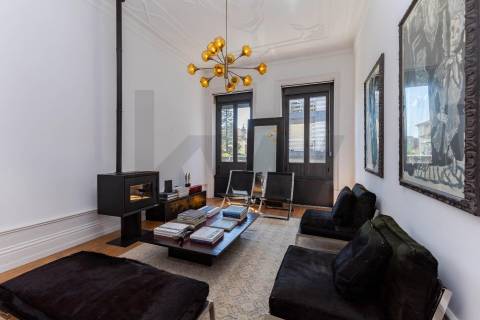 Moradia T3+1 renovada com jardim no Bonfim, Porto 