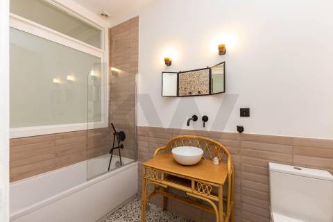 Moradia T3+1 renovada com jardim no Bonfim, Porto 