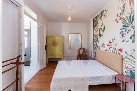 Moradia T3+1 renovada com jardim no Bonfim, Porto 