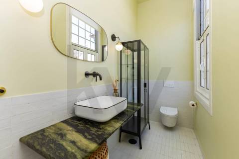 Moradia T3+1 renovada com jardim no Bonfim, Porto 