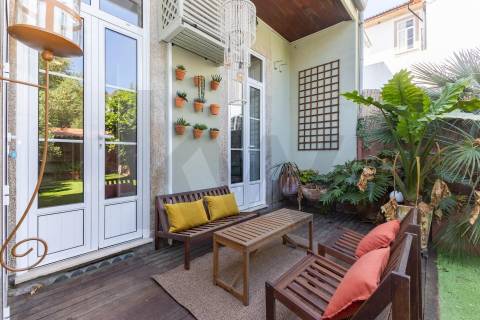 Moradia T3+1 renovada com jardim no Bonfim, Porto 
