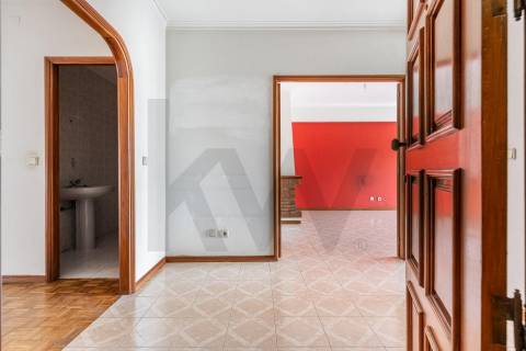 Apartamento T3 com Garagem Fechada e Arrumos em São Vítor, Braga