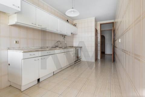 Apartamento T3 com Garagem Fechada e Arrumos em São Vítor, Braga