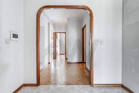 Apartamento T3 com Garagem Fechada e Arrumos em São Vítor, Braga