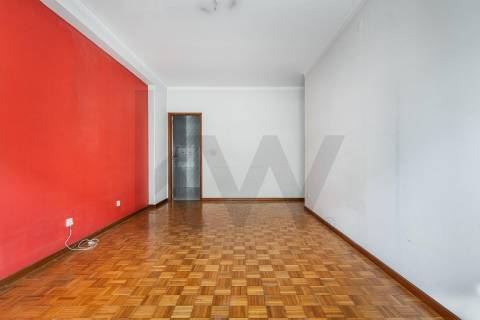 Apartamento T3 com Garagem Fechada e Arrumos em São Vítor, Braga