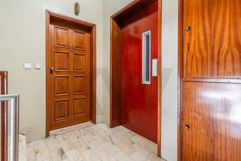Apartamento T3 com Garagem Fechada e Arrumos em São Vítor, Braga