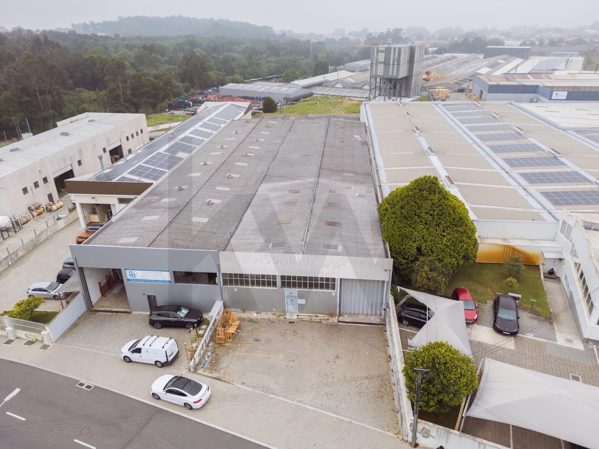 **Armazém com logradouro na Zona Industrial de Serzedo, Vila Nova de Gaia**
