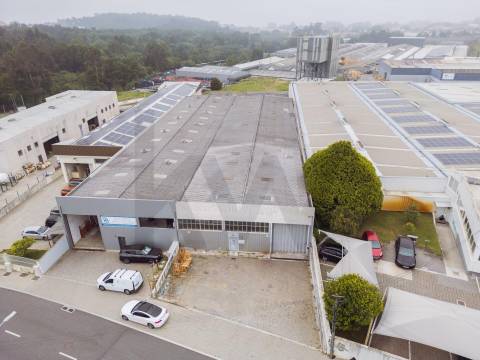 **Armazém com logradouro na Zona Industrial de Serzedo, Vila Nova de Gaia**