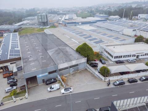 **Armazém com logradouro na Zona Industrial de Serzedo, Vila Nova de Gaia**
