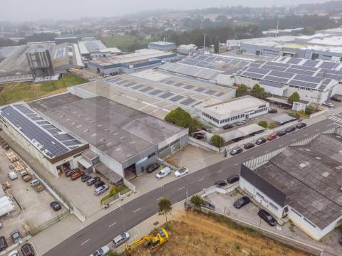 Armazém com logradouro na Zona Industrial de Serzedo, Vila Nova de Gaia