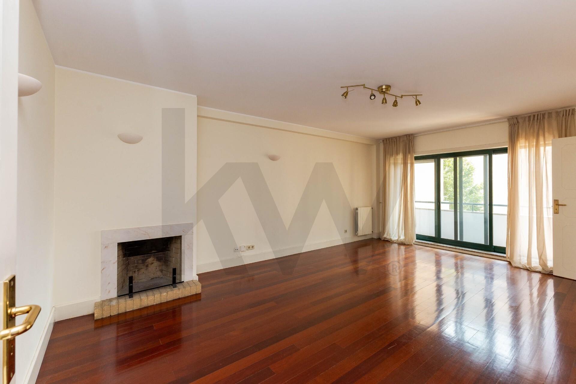 T1 com 80 m², varanda, garagem e arrumos no Pinheiro Manso – Porto