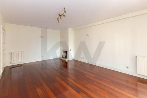 T1 com 80 m², varanda, garagem e arrumos no Pinheiro Manso – Porto