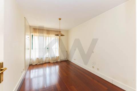 T1 com 80 m², varanda, garagem e arrumos no Pinheiro Manso – Porto