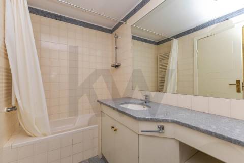 T1 com 80 m², varanda, garagem e arrumos no Pinheiro Manso – Porto