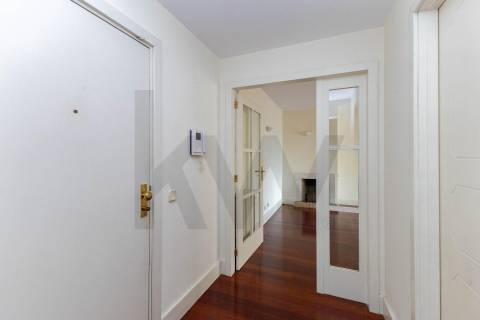 T1 com 80 m², varanda, garagem e arrumos no Pinheiro Manso – Porto