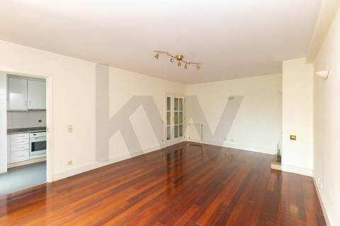 T1 com 80 m², varanda, garagem e arrumos no Pinheiro Manso – Porto
