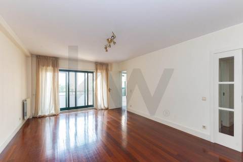 T1 com 80 m², varanda, garagem e arrumos no Pinheiro Manso – Porto