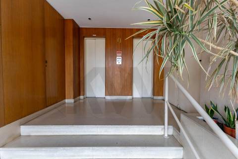 T1 com 80 m², varanda, garagem e arrumos no Pinheiro Manso – Porto