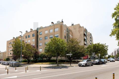 T1 com 80 m², varanda, garagem e arrumos no Pinheiro Manso – Porto