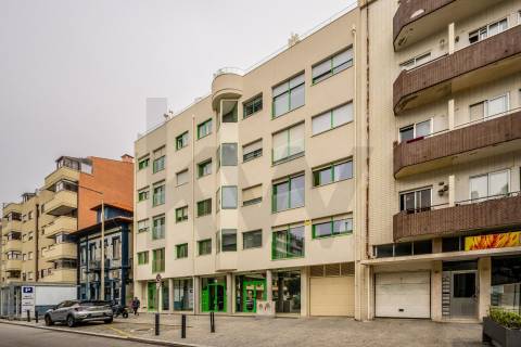 Apartamento T1 com garagem em Matosinhos Sul junto à praia