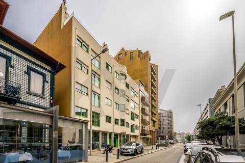 Apartamento T1 com garagem em Matosinhos Sul junto à praia