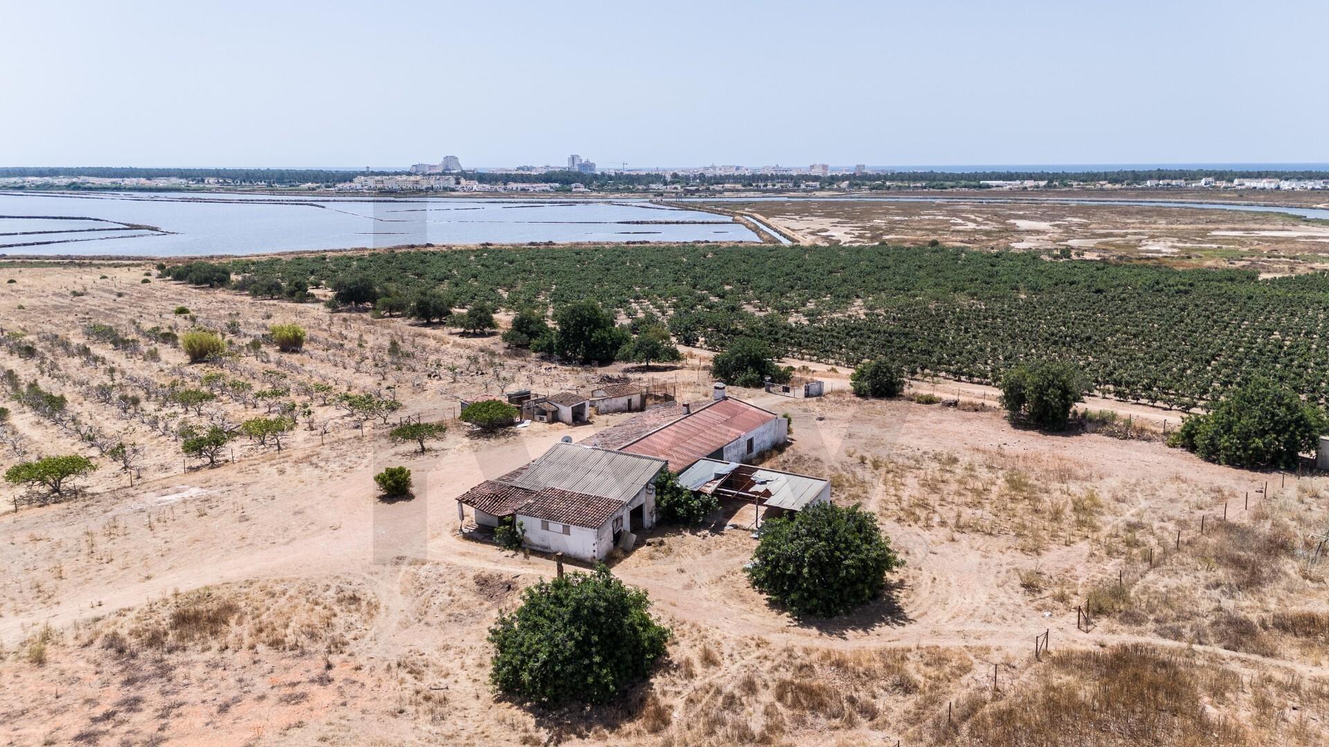 Propriedade exclusiva no Algarve, 22,5 hectares, junto ao Verdelago Resort, com vistas sem limites 