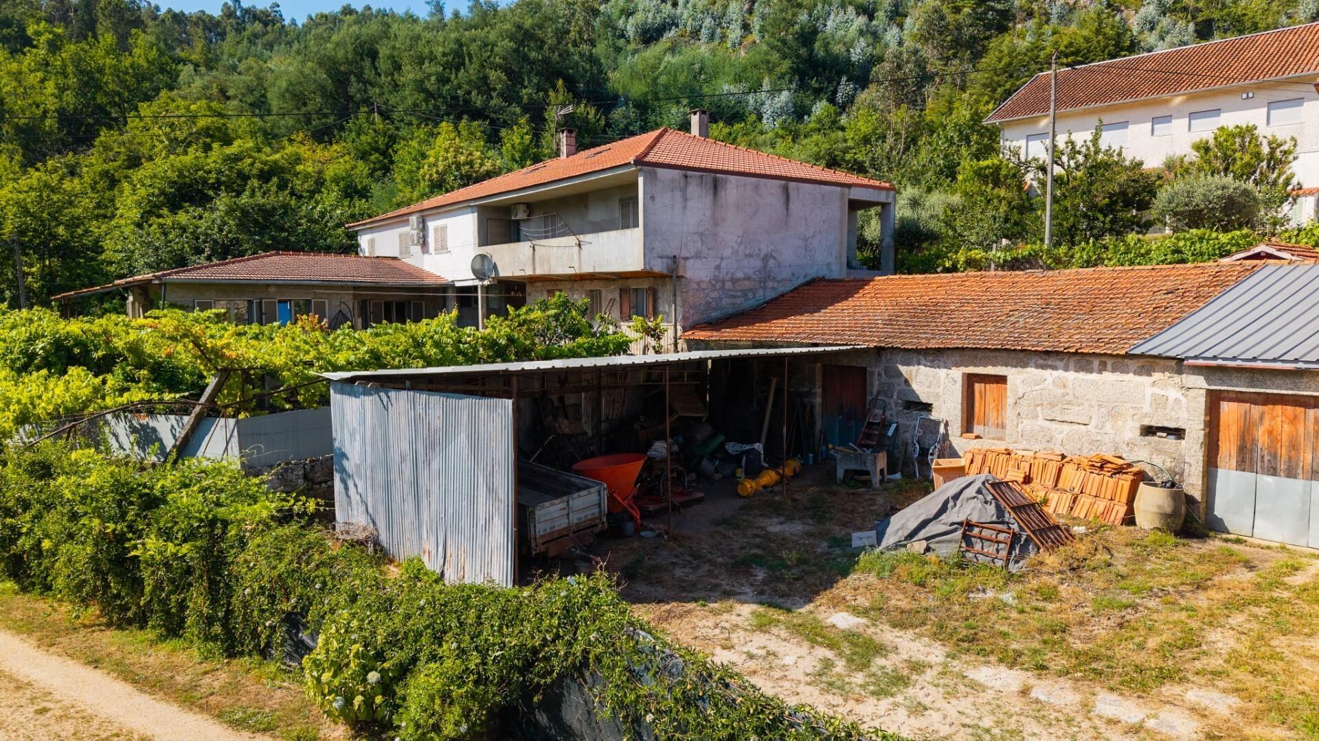 Terreno c/ área total de 1114,19m2  c/ 397 m² de Construções em Granit
<!DOCTYPE html>
<html lang=