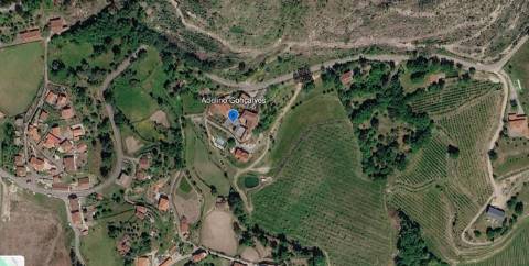 Terreno c/ área total de 1114,19m2  c/ 397 m² de Construções em Granito, Canastro — Vieira do Minho