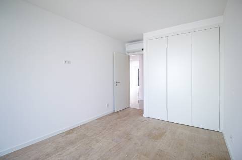 Apartamento T3 1ºAndar (J)