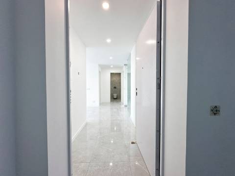 Apartamento T3 1ºAndar (J)