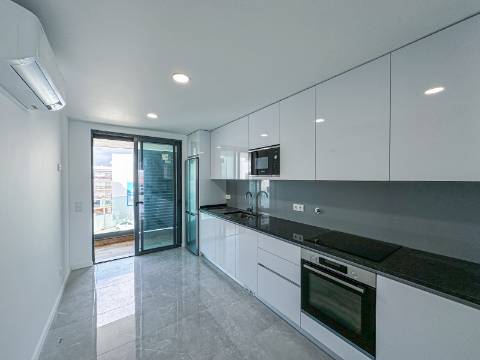 Apartamento T3 1ºAndar (J)