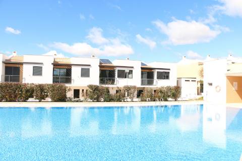 Moradia T3 a poucos minutos de Albufeira com deslumbrante vista mar!
