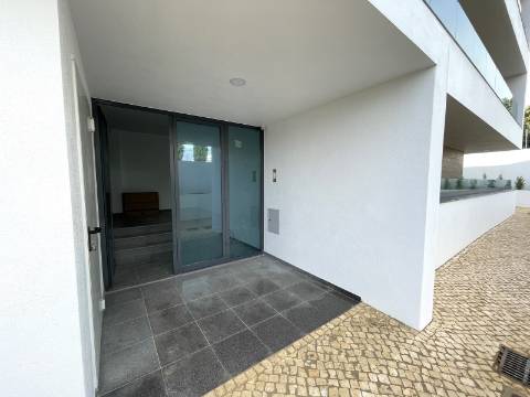 Apartamento T4 com garagem e piscina | Albufeira (F)