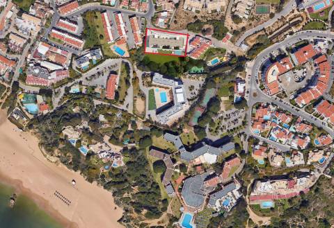 Apartamento T3 com piscina , garagem e elevador | vista mar| 200 m da Praia| Albufeira