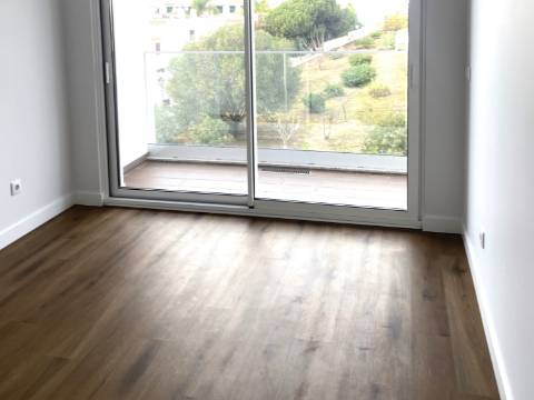 Apartamento T3 com piscina , garagem e elevador | vista mar| 200 m da Praia| Albufeira