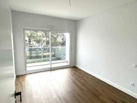Apartamento T3 com piscina , garagem e elevador | vista mar| 200 m da Praia| Albufeira