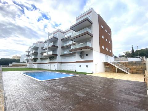 Apartamento T3 com piscina , garagem e elevador | vista mar| 200 m da Praia| Albufeira