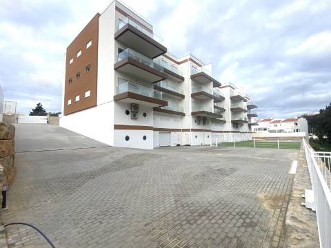 Apartamento T3 com piscina , garagem e elevador | vista mar| 200 m da Praia| Albufeira