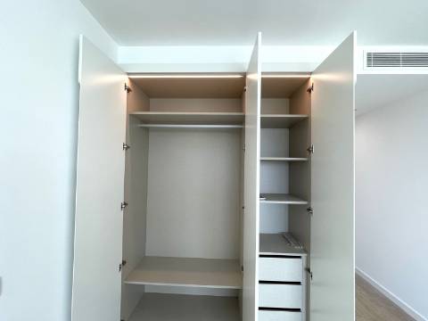 Apartamento T3 com garagem e piscina| Albufeira (C)