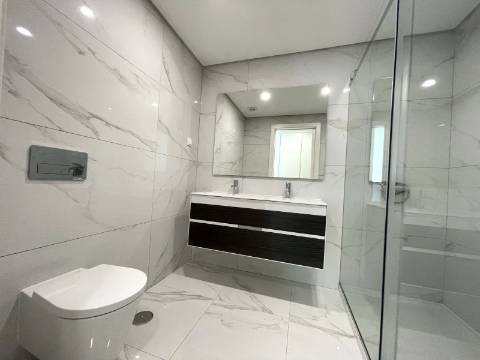 Apartamento T3 com garagem e piscina| Albufeira (C)