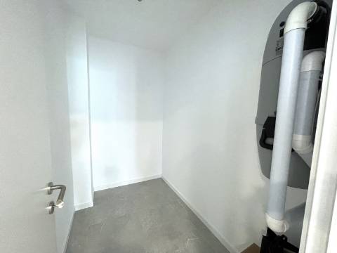 Apartamento T3 com garagem e piscina| Albufeira (C)