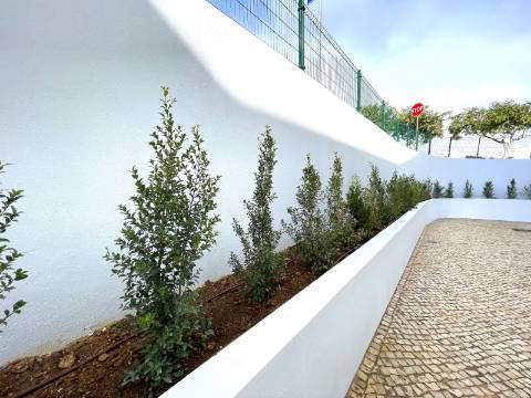 Apartamento T3 com garagem e piscina| Albufeira (C)