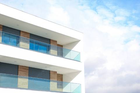 Apartamento T3 com garagem e piscina| Albufeira (C)
